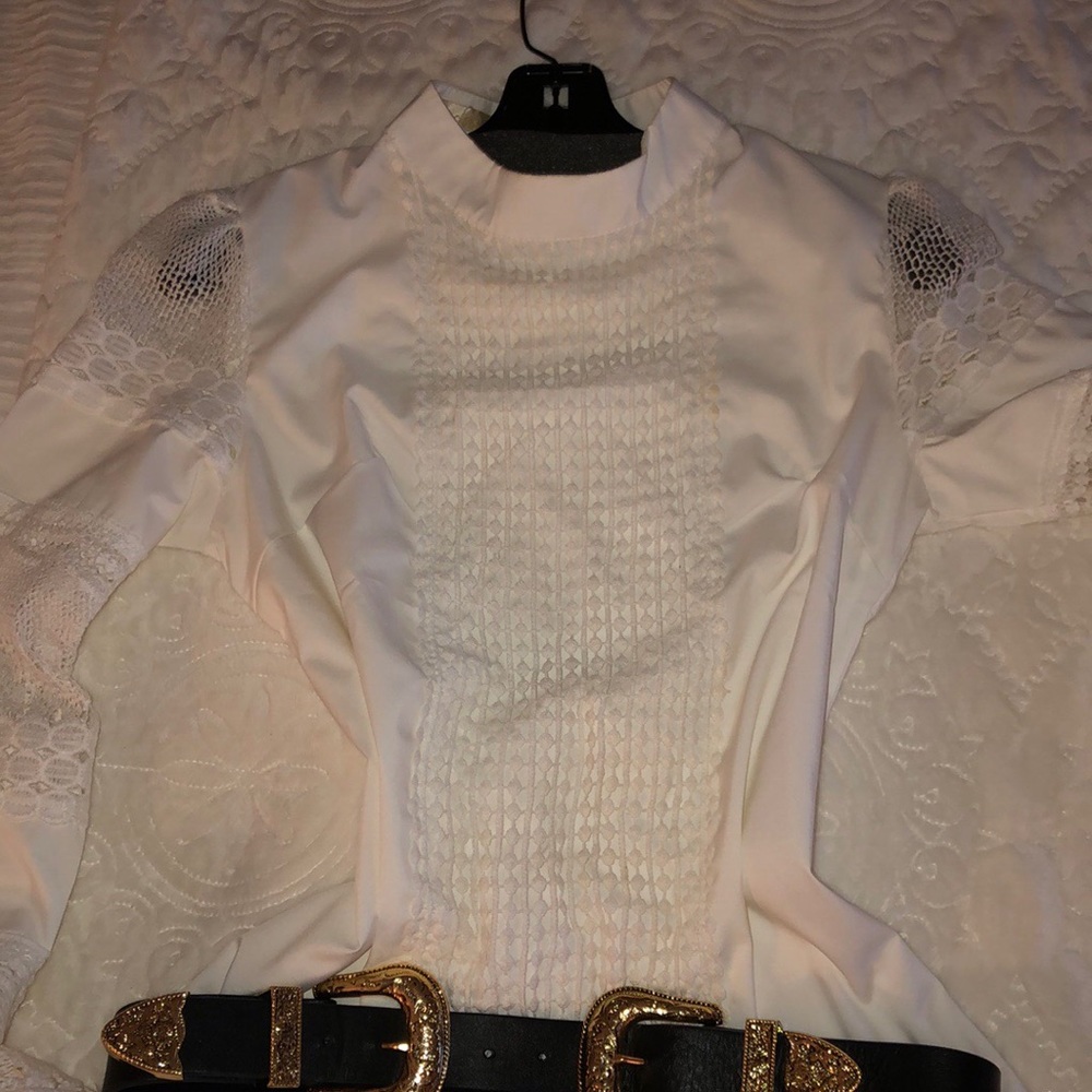 FREE PORTRAIT STYLE WHITE BLOUSE